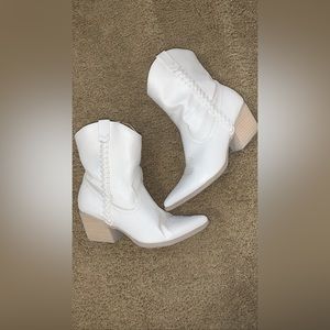 Size 9.5 DV by Dolce Vita Cowboy Boots